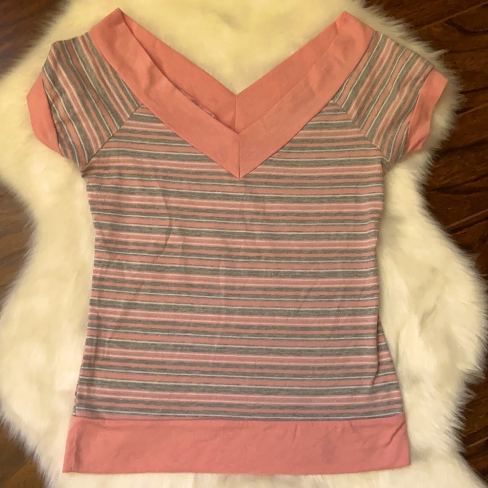 bbsp v neck top in size M